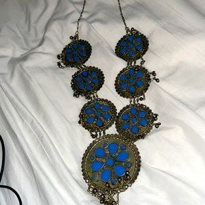 Concha necklace with blue stones.